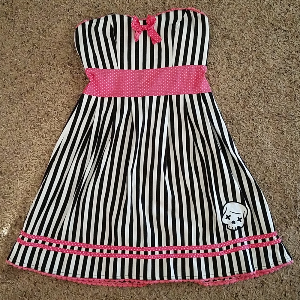 Sourpuss Party Skull Dress Pinup Rockabilly NWOT - Picture 2 of 7